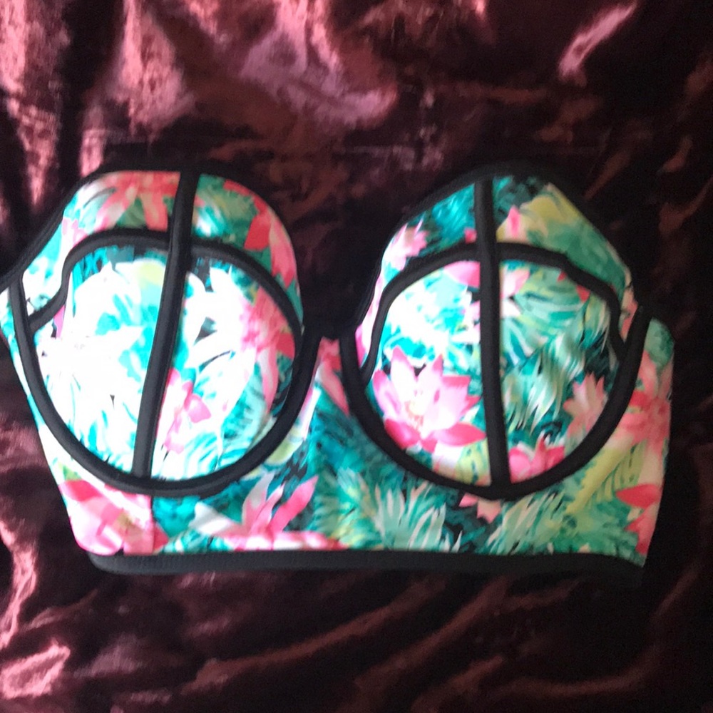 Tropical Xhilaration bikini top XL